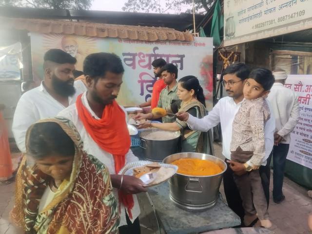 Volunteers serving food to patients' relatives