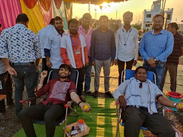 Blood donors and volunteers at the camp